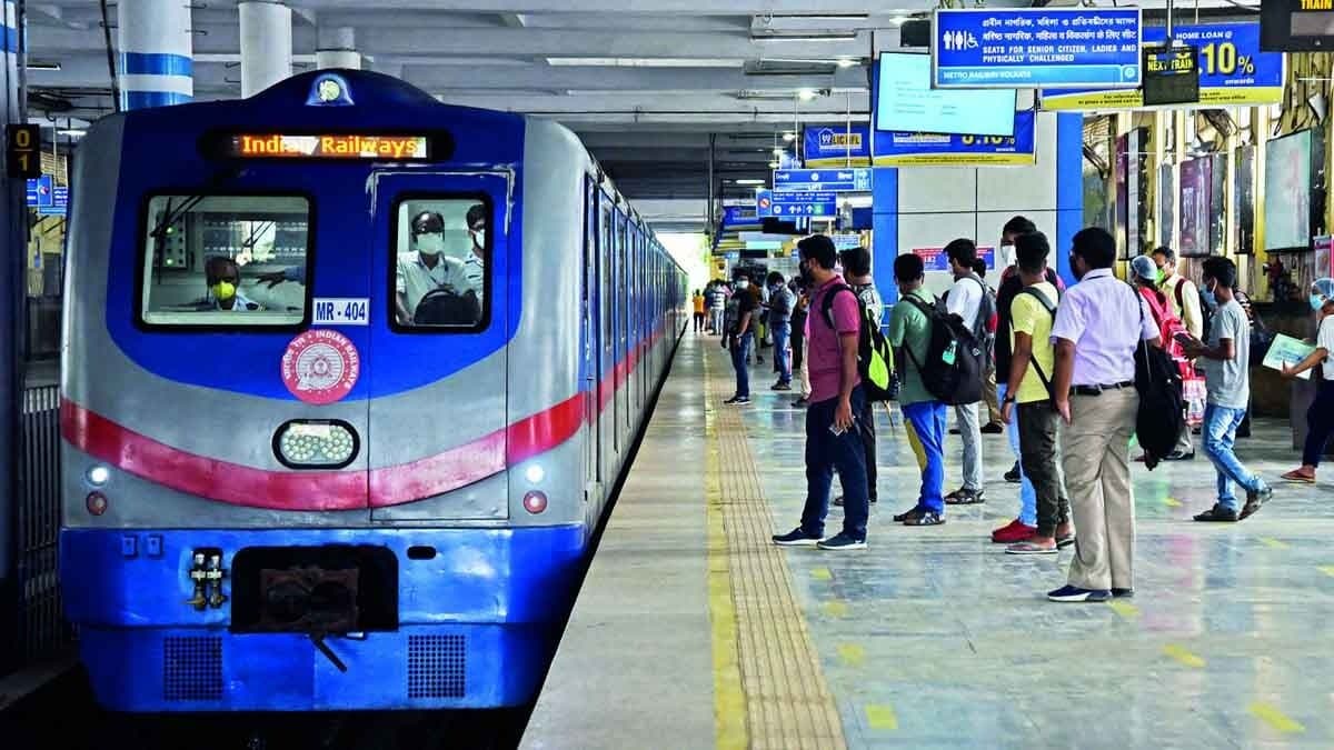 Additional metro will run on the occasion of mega carnival of Durga Puja