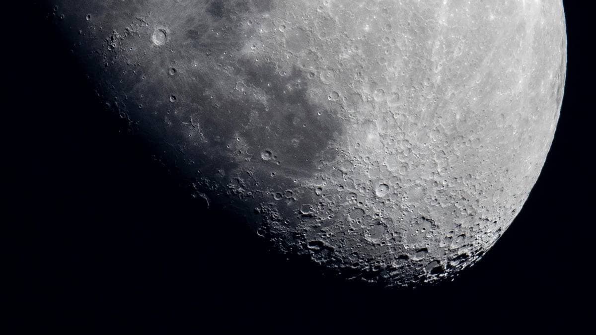 The moon surface temperature changes gnr