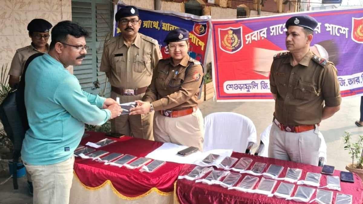 big success of sheoraphuli GRP as the owners recovered the stolen phones from the station premises