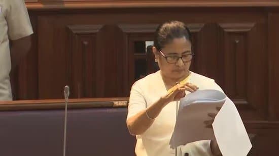 Mamata Banerjee at vidhan sabha gnr 