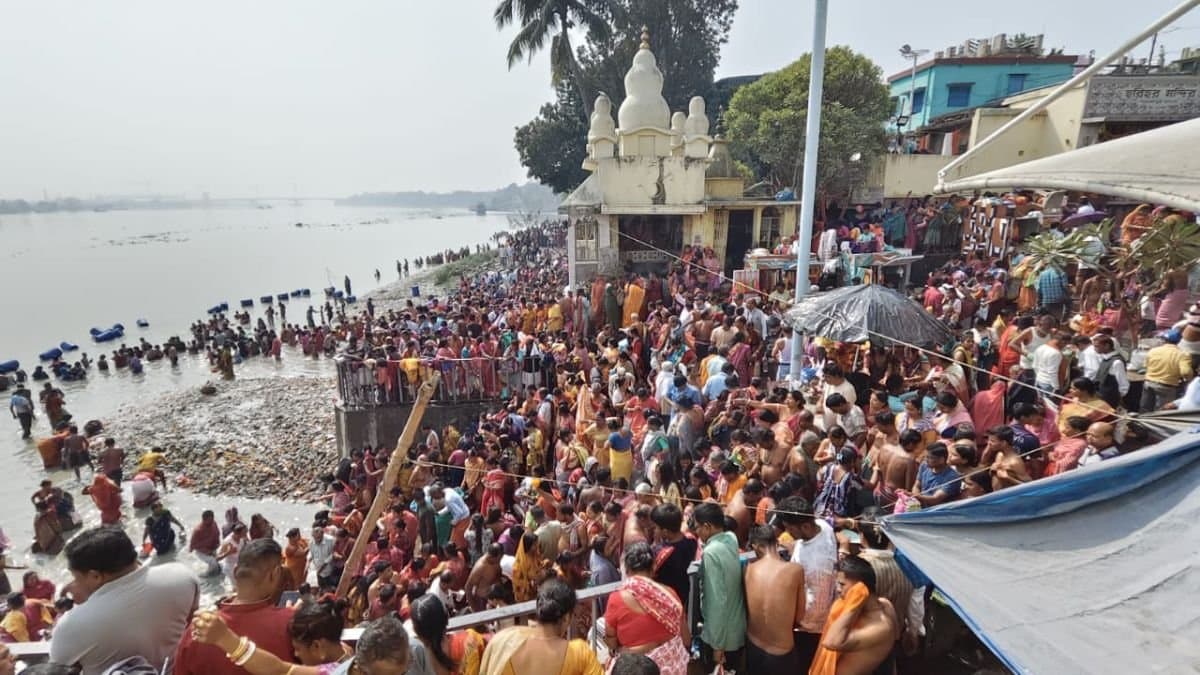 Crowd poured in to take the holy dip in Triveni in Hooghly gnr