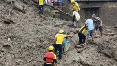  4 Dead Many Families Trapped In Cloudbursts In Uttarakhand 