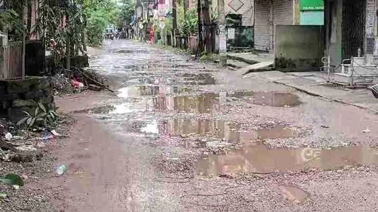 Locals Angry Over Damaged Road in Nabagram Hooghly