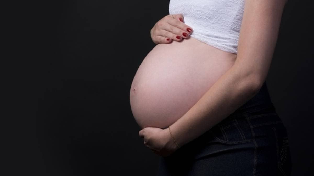 Woman sues fertility clinic after giving birth to African American baby through IVF gnr