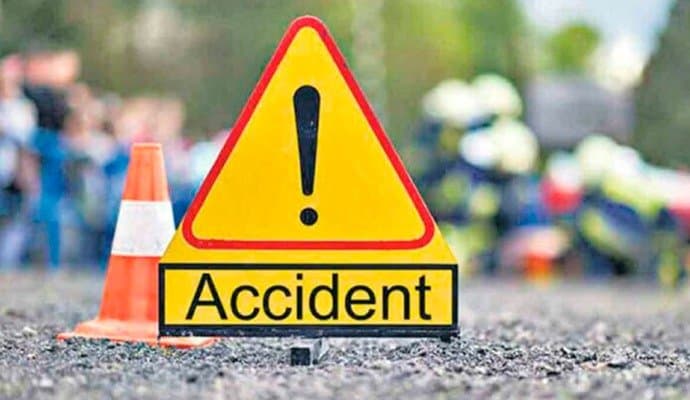 Bus car Collision in digha three killed