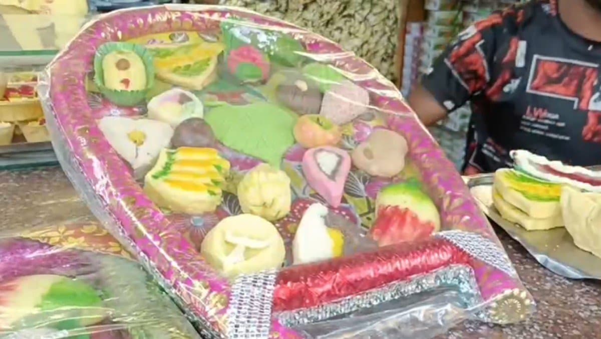 Special sweet platter was made for Jamai Sashti