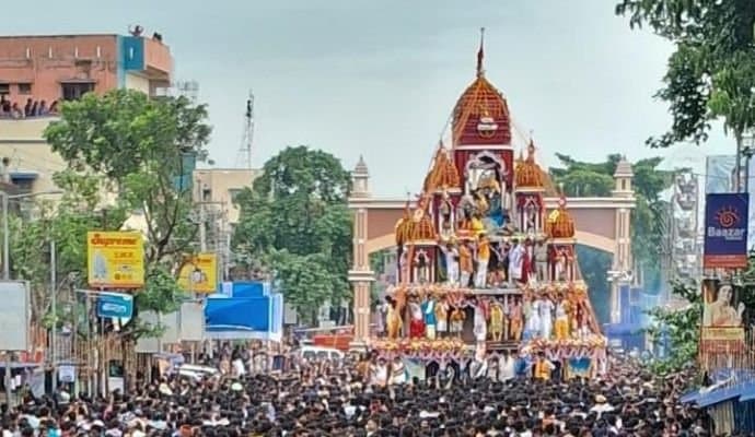 Rath Yatra: সকাল থেকে চলল পূজা পাঠ, মাসির বাড়ি রওনা হলেন জগন্নাথ