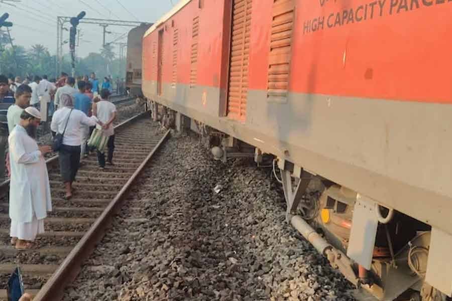 secunderabad-shalimar superfast express derail near nalpur gnr