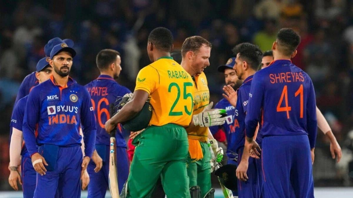 South Africas Wayne Parnell revealed how  Virender Sehwag and Sachin Tendulkar used to give him headaches during their playing days 