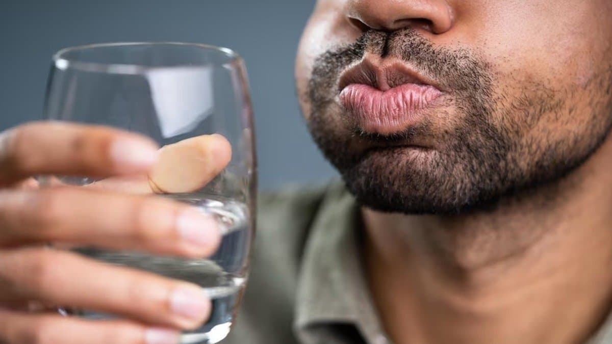 Oil pulling Benefits: from bad breath to gums problem this ayurvedic practice has many health benefits