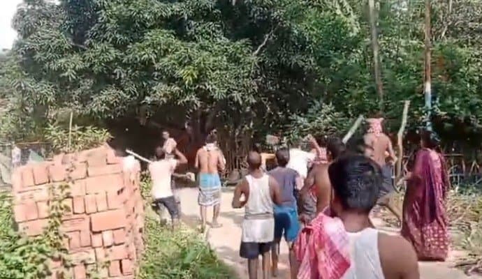Malda clash between tmc and bjp in English bazar 10 tmc workers injured gnr 