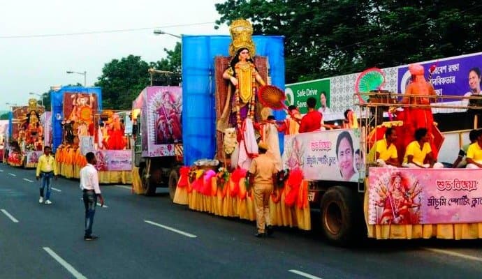 Durga Puja carnival today, transport services open till midnight