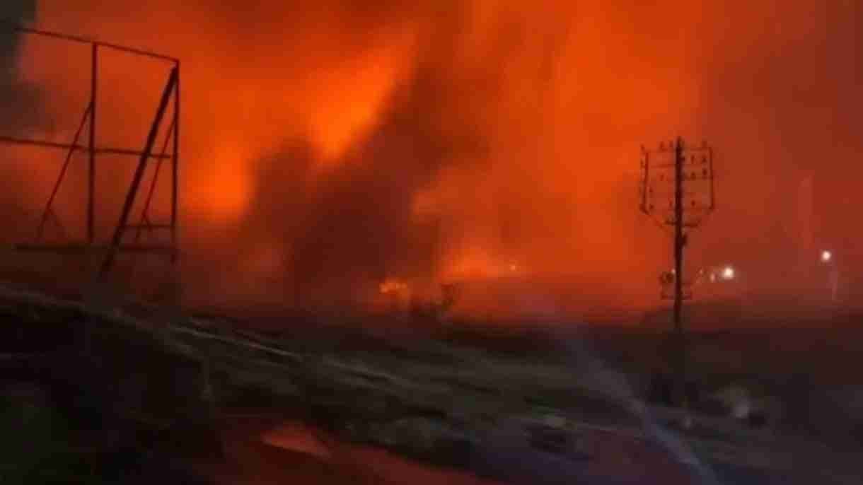 Massive Fire Breaks Out in Khidirpur Market