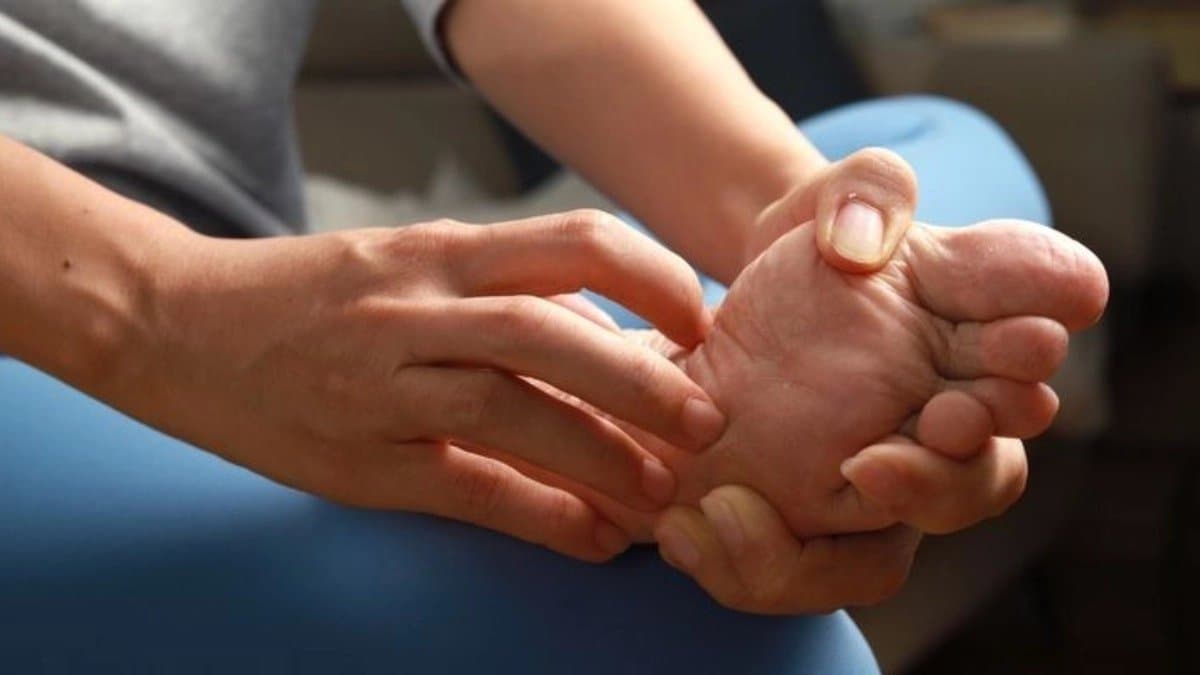 Health Tips: These are the reasons behind foot itching