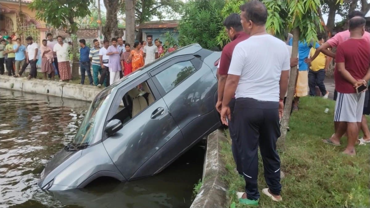 Couple Saves Lives By Jumping Into Pond While Learning Drive