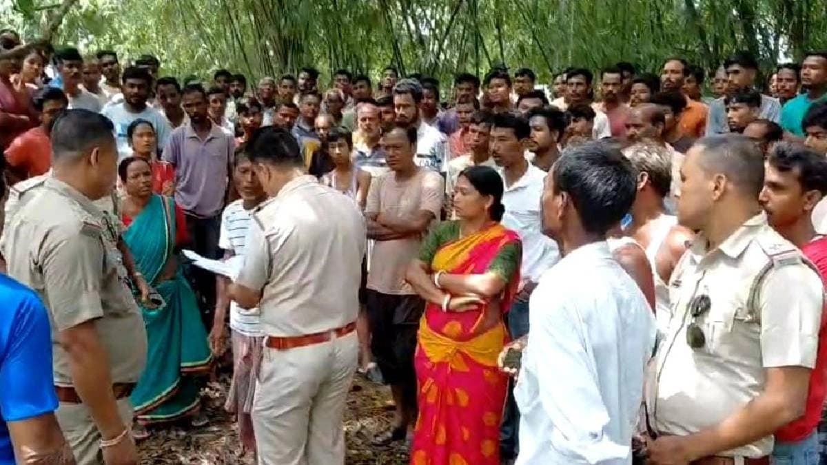  Husband started roaming in the area taking the heart of his wife in his hand