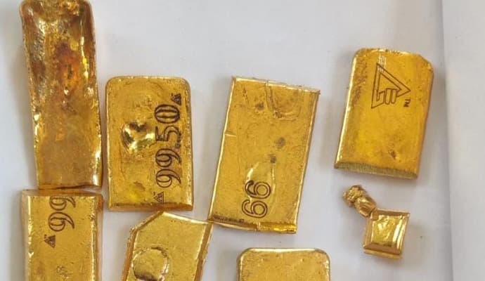 gold recovered by bsf, one arrest