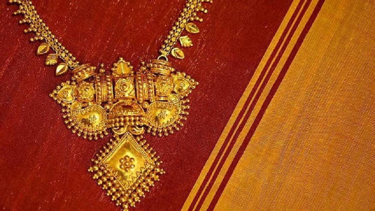 Gold Price Today 22 And 24 Carat Price Rises Again In Kolkata on 18 11 2025