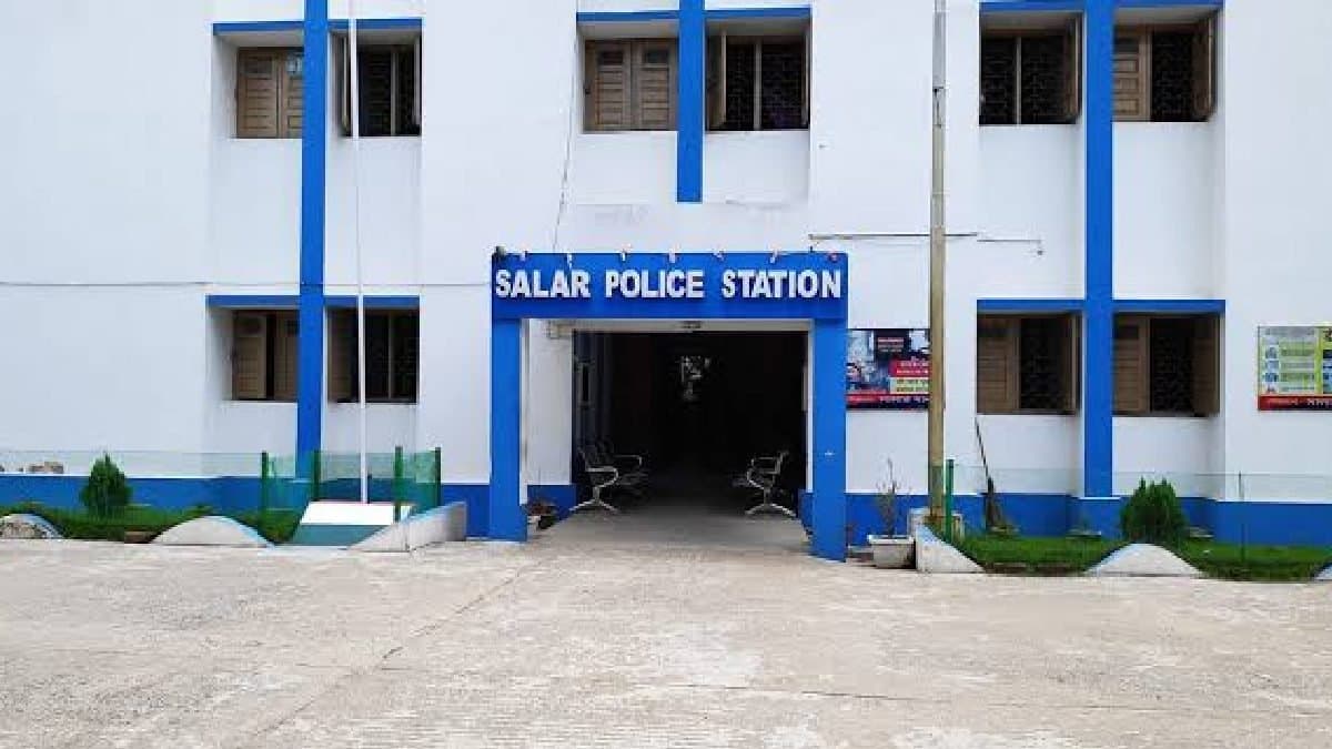 Criminal Caught While Eyeing Luxury Bikes at Showroom gnr 