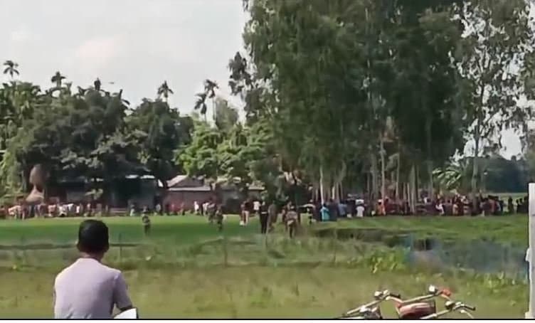 Bangladesh 600 people came at Jalpaiguri berubari border to seek shelter in India gnr 