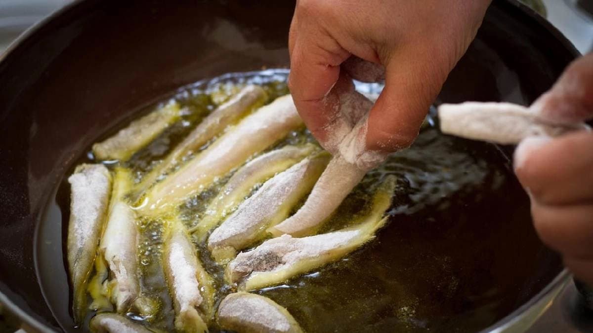 Cooking Tips: Put some salt to prevent oil Splatters