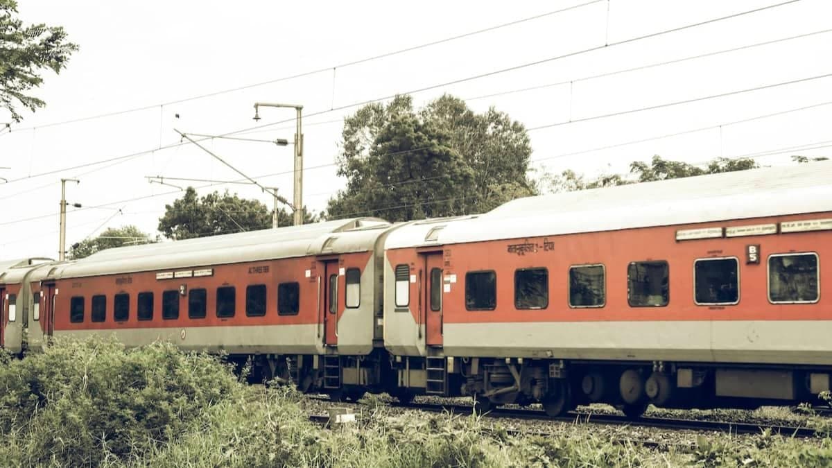 Man Arrested For Trying To Derail Train By Placing Iron Rods On Track In UP gnr 