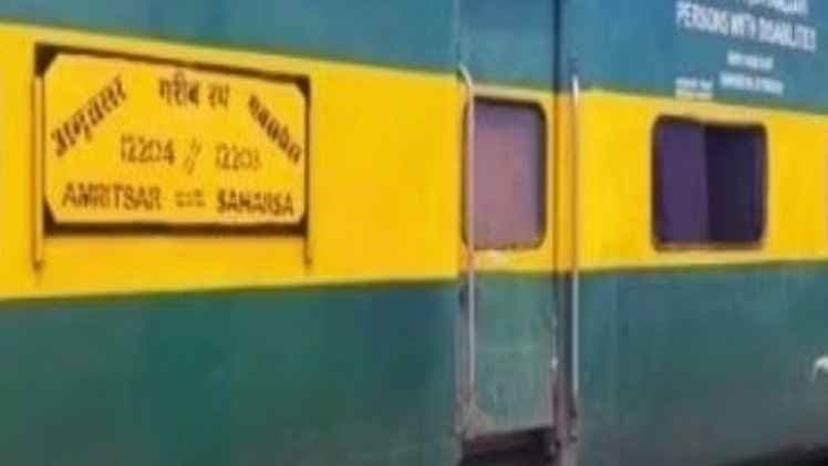 Woman dies in front of two child in moving train gnr 