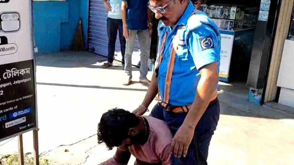 Person swallowed the drinks and became unconscious in the moving bus 