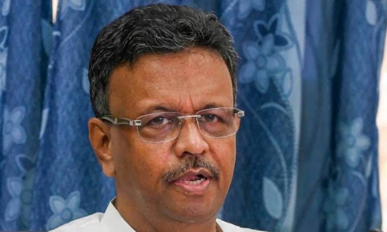  1 arrested for Copying firhad Hakim signature