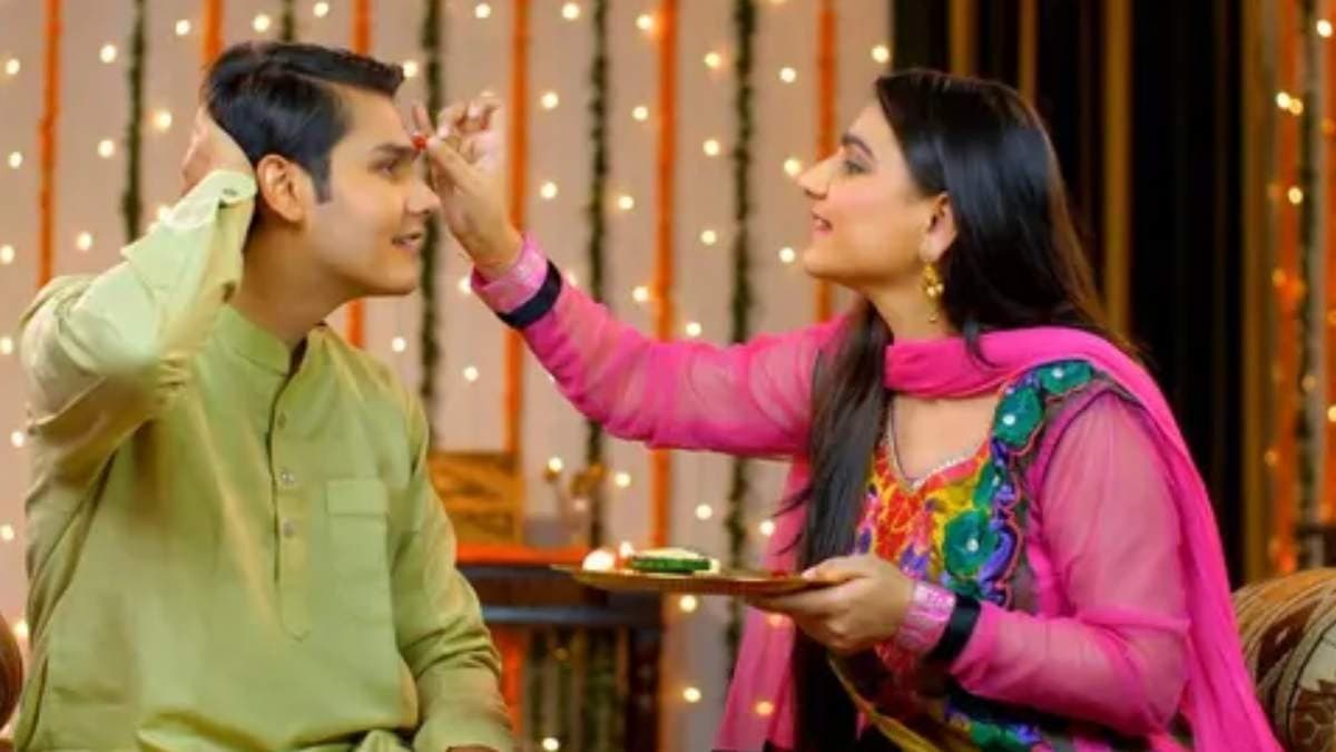 on the auspicious day of bhaifonta only kajal, yogurt and chandan tilak is applied on forehead of brothers here the details lif