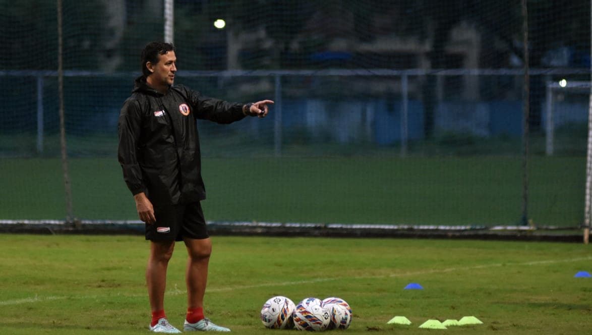 Mixed reaction on Cuadrat, Former footballers of Bengal wants Indian coach in isl spt 