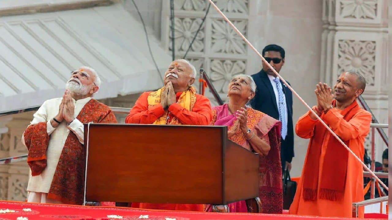  To Hoist Ayodhya Flag PM Modi Didnt Use Switch Or Rope To Hoist Ayodhya Flag 