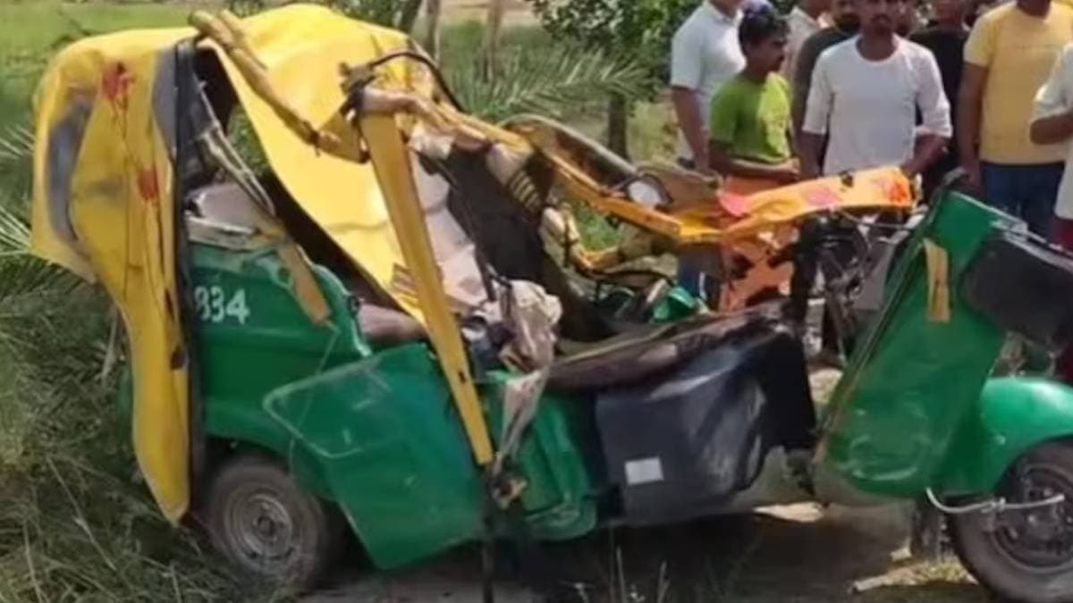 Six people were died in a collision between a truck and an auto-rickshaw in Uttar Pradesh