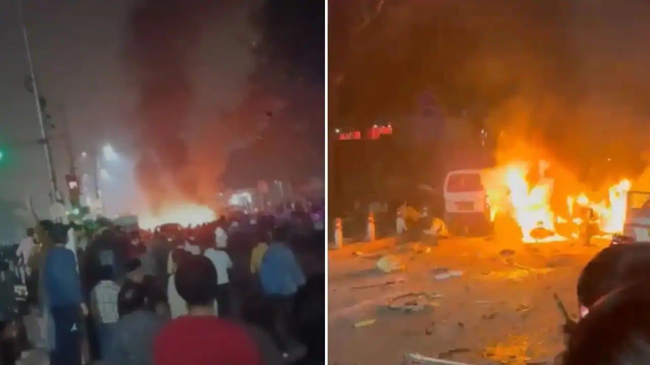 Explosion near Red Fort as several Injured and Multiple cars set on fire