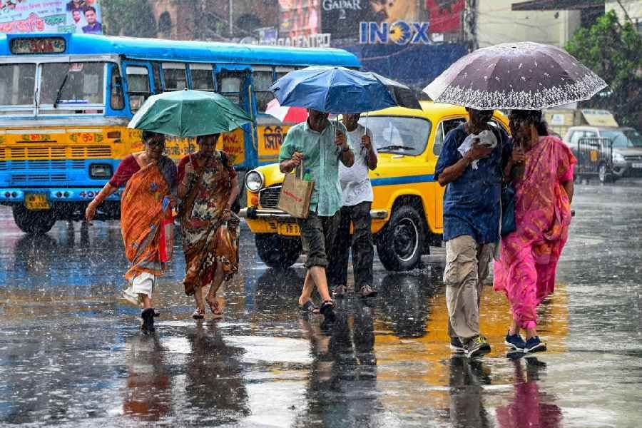 রাজ্যে দুর্গাপুজো কার্নিভালের দিনেই বঙ্গোপসাগরে গভীর নিম্নচাপ, ঘনিয়ে আসছে ঘোর বিপদ