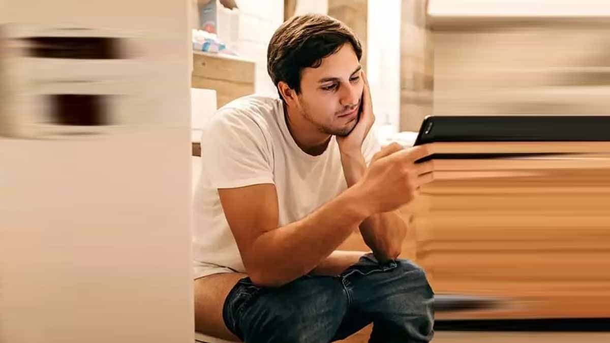 Using your phone at toilet can bring negetive vibes of Mercury on your life lif
