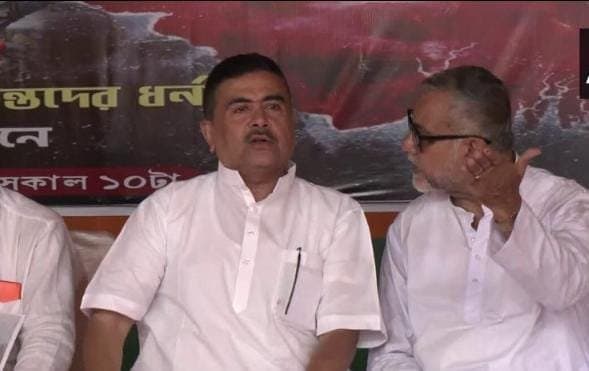 Suvendu adhikari sit on dharna outside the raj bhavan gnr 