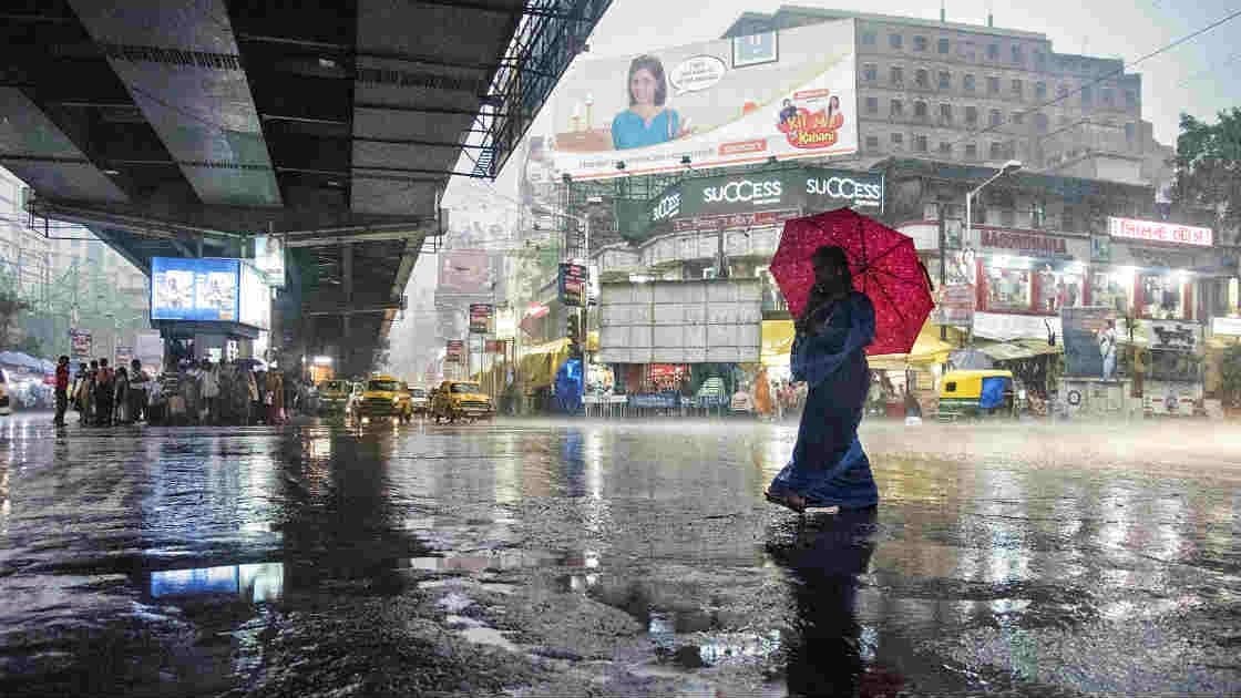 Weather update light to moderate rainfall forecast in West Bengal