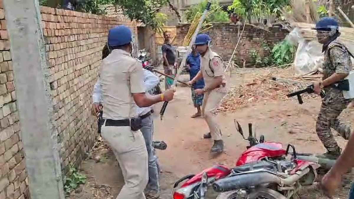 Poilice Lathi charge in Murshidabad Vote
