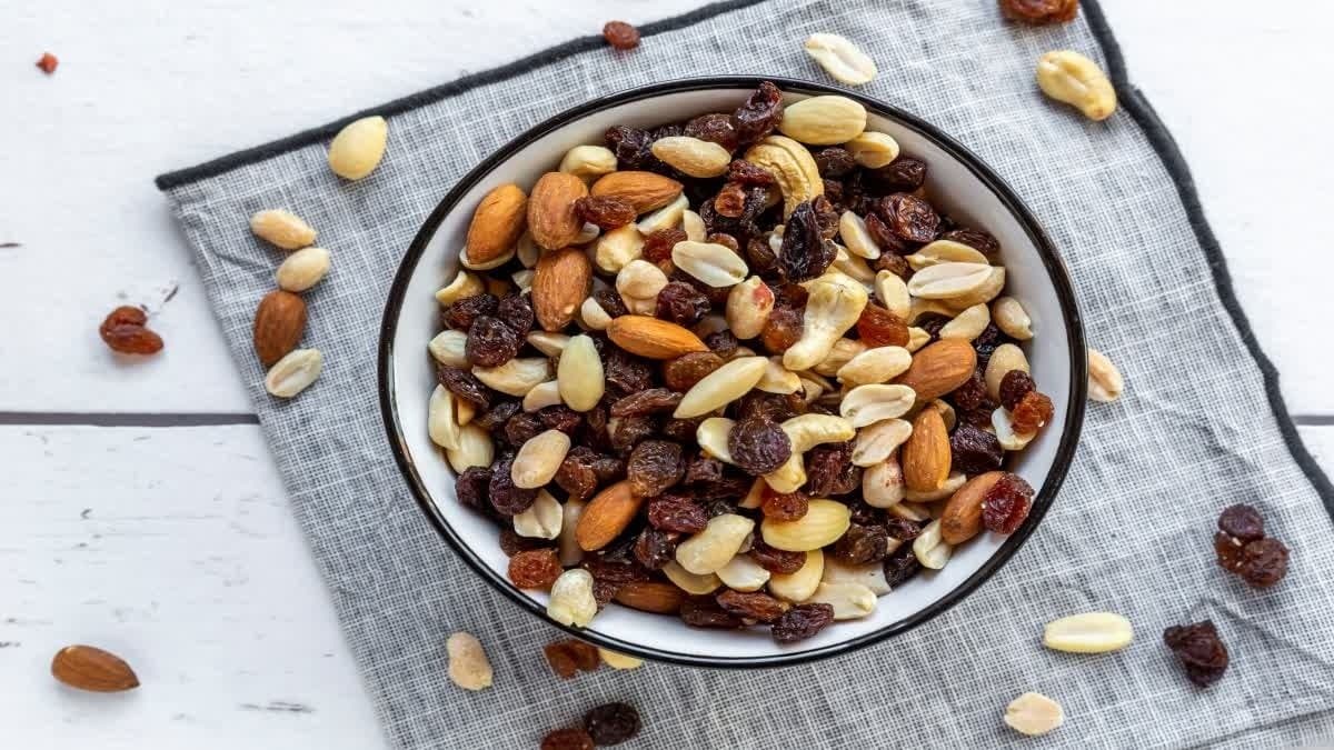 raisin water helps to lose weight prevent diseases and you will get many health benefits by drinking it on empty stomach lif