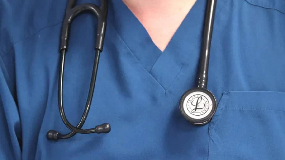 UK doctor woh left patient for intimacy reappointed