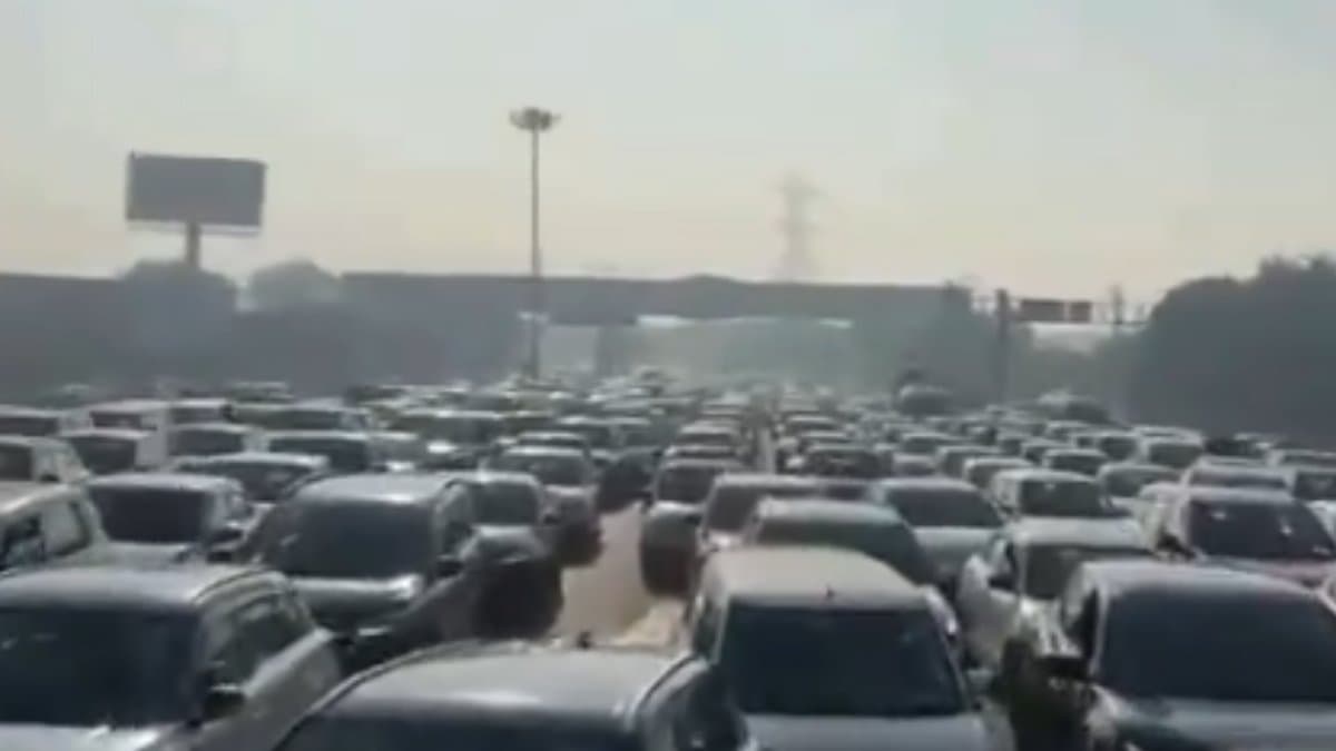 Ahead of farmers' protest, massive traffic jam in delhi gnr 