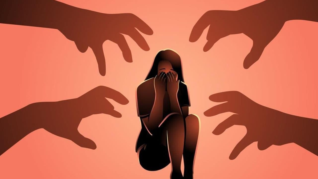 UP Woman Faces Physical Abuse While Onlookers Busy Filming Police Call It Family Matter