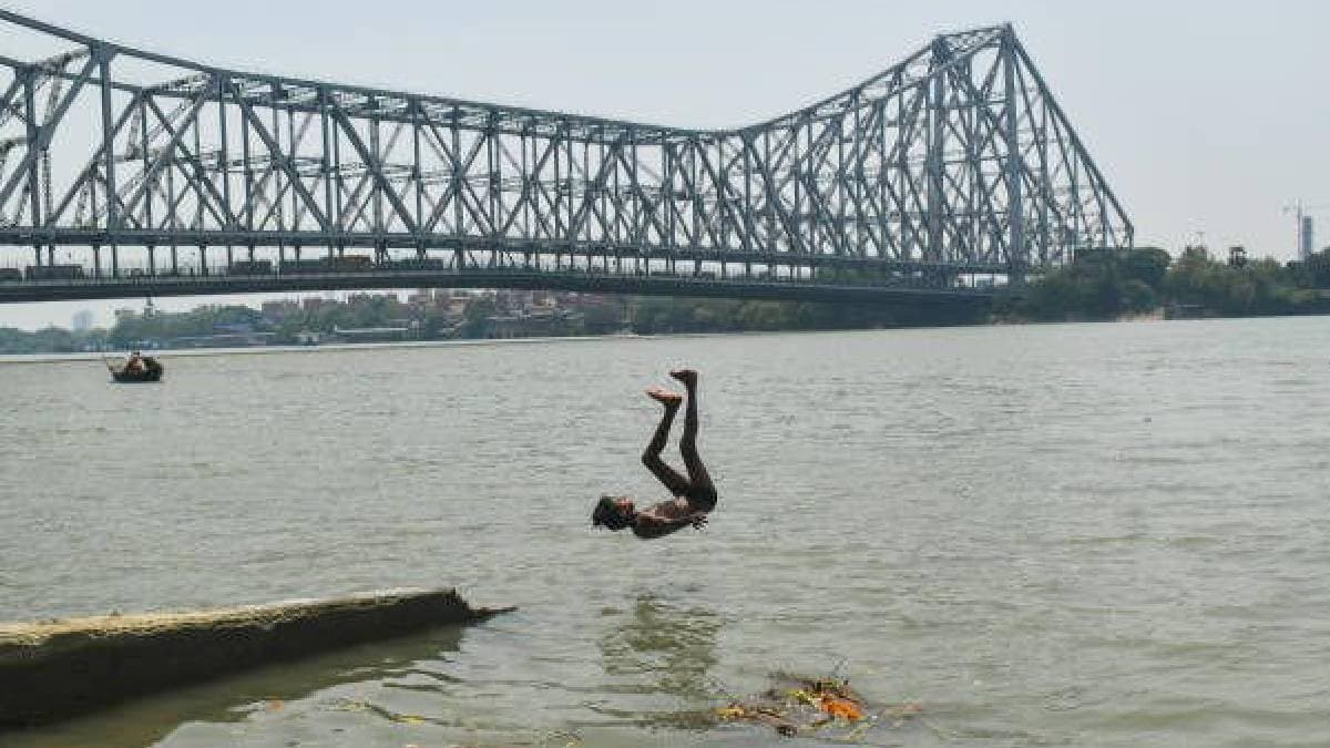 Hot and humid weather in south bengal