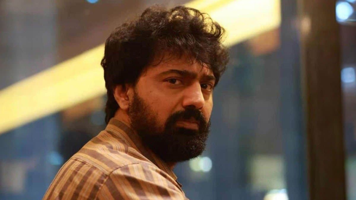 সৃজিতের সঙ্গে রগুড়ে হাসি থেকে ভিড় জমানো অনুরাগীদের 'দেব-দর্শন', রইল ‘টেক্কা’র শুটিংয়ের অজানা কথা