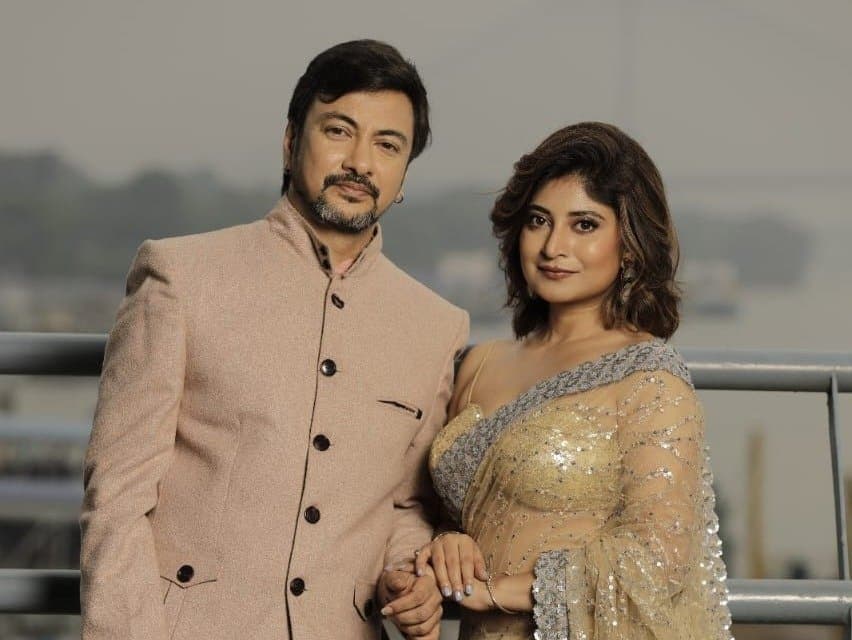 Sandipta Sen and Soumya Banerjee caught in Puja Fasion LIF