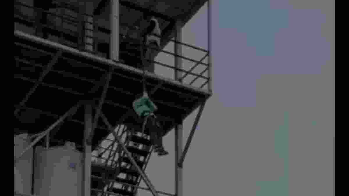 Prank Bungee Jumping viral video on social media 