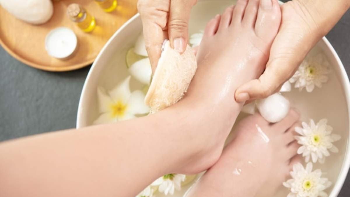 this home made scruber prevents feet tan and make your feet brightening lif