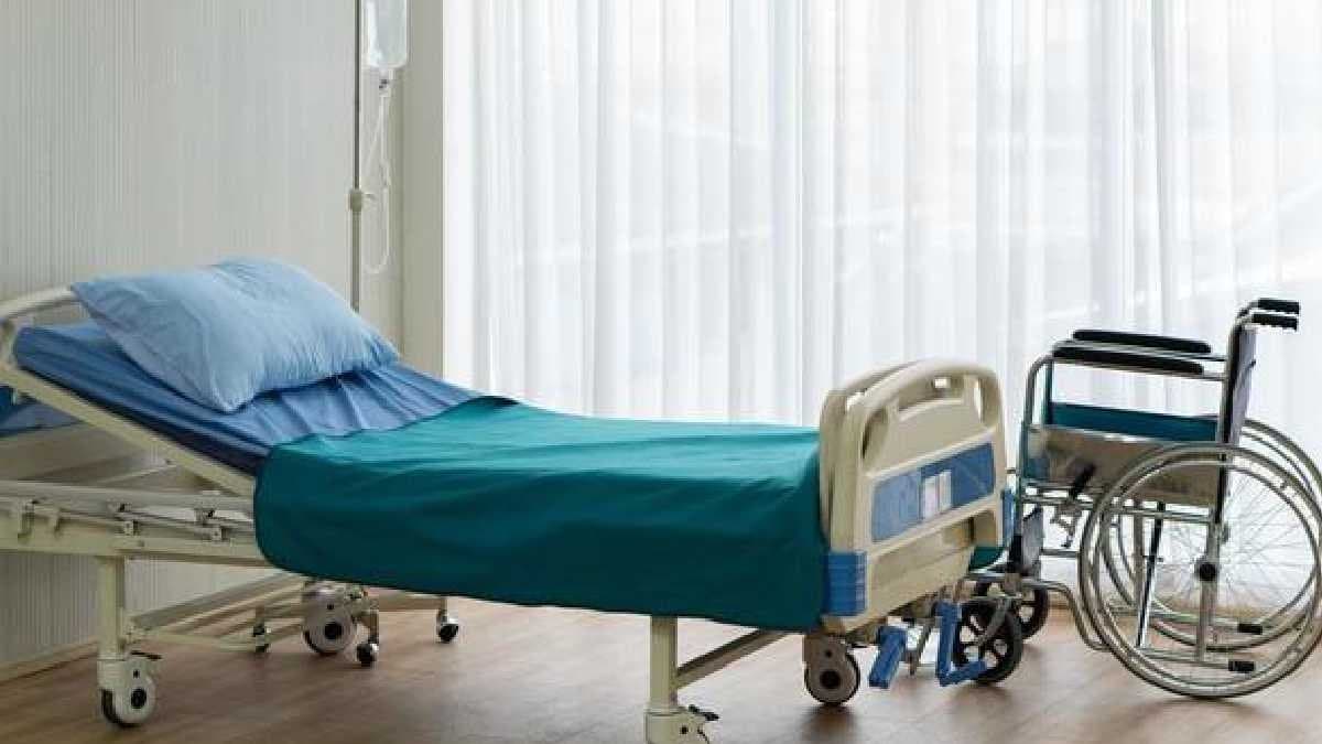 on duty government doctor allegedly forced a father to clean vomit of his ailing daughter gnr