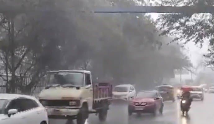 Heavy rainfall in delhi, school college shut in Kerala